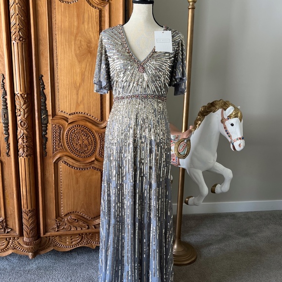 NWT Mac Duggal 5538 Silver Embellished [8] V Neck Butterfly Sleeve Column Gown - Picture 4 of 12